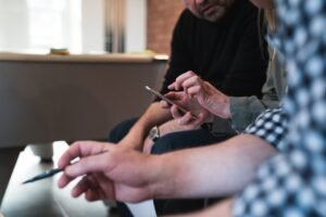 INSURANCE BROKER SALARY UK IN 2025 (Updated!)